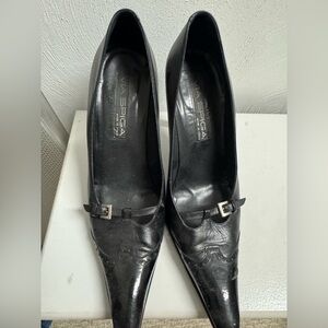 Ladies Via Spiga black stiletto heels worn in but in excellent shape.